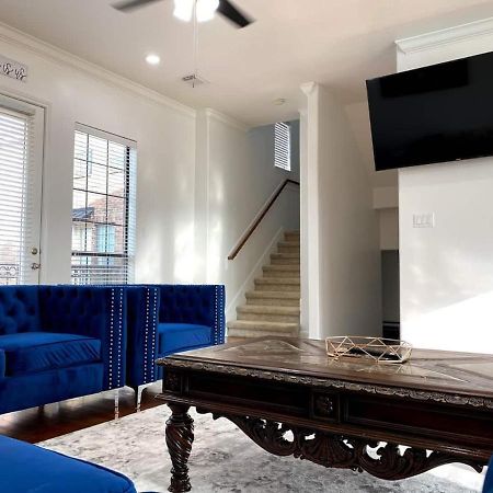 Luxury 3-Story Home In Downtown ヒューストン エクステリア 写真