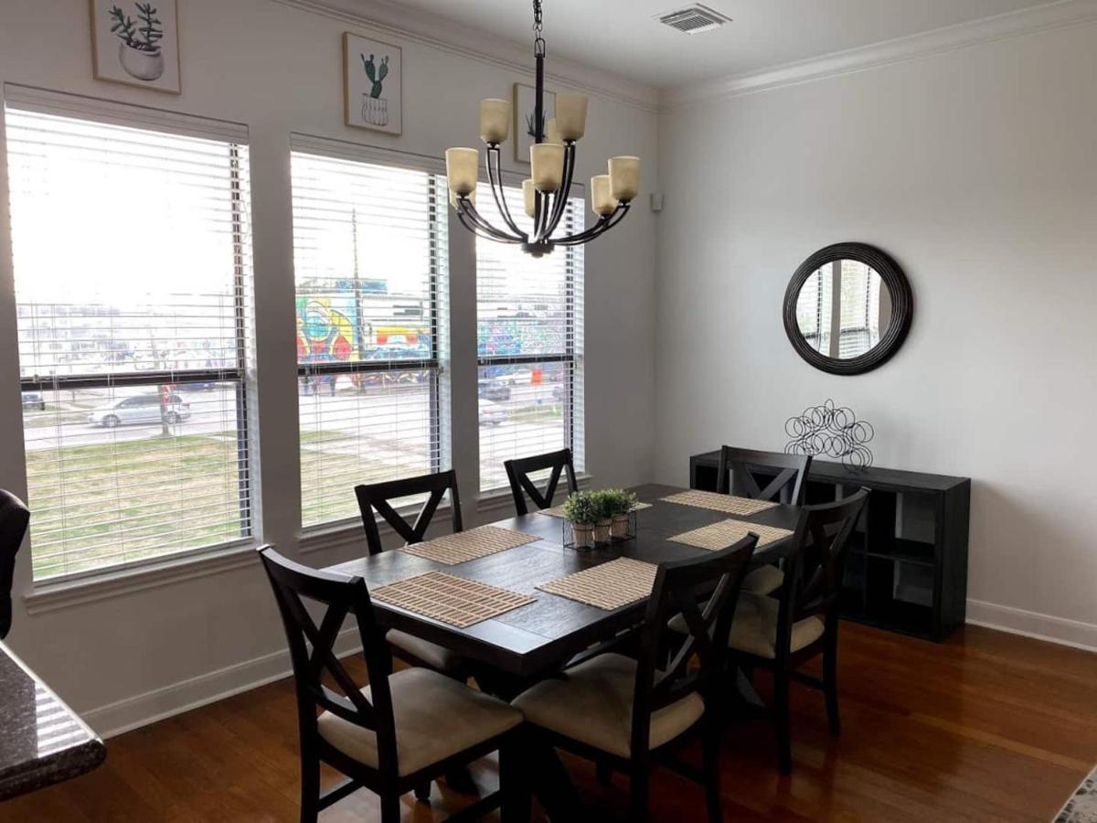 Luxury 3-Story Home In Downtown ヒューストン エクステリア 写真