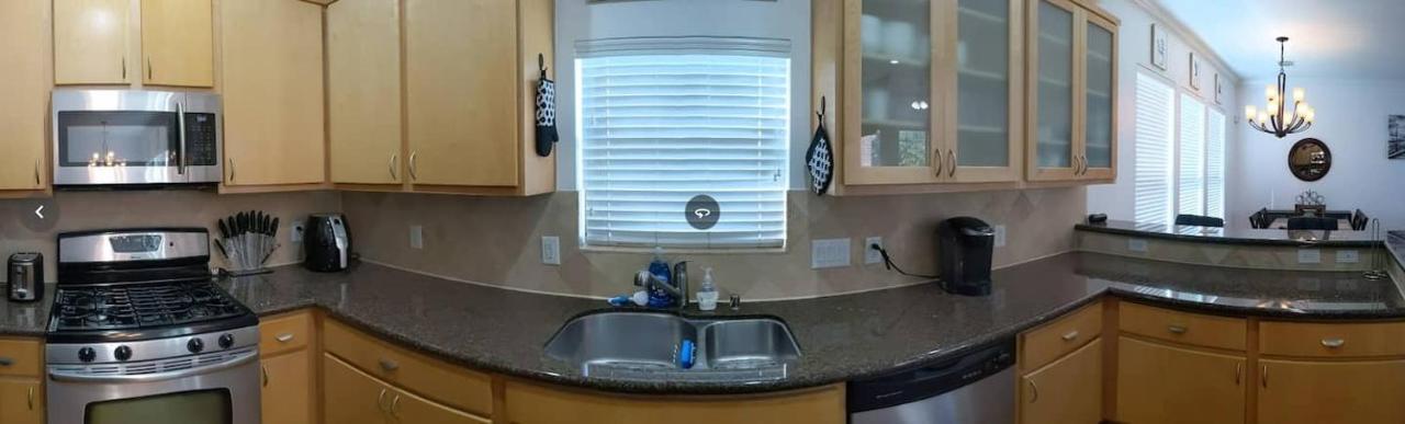 Luxury 3-Story Home In Downtown ヒューストン エクステリア 写真