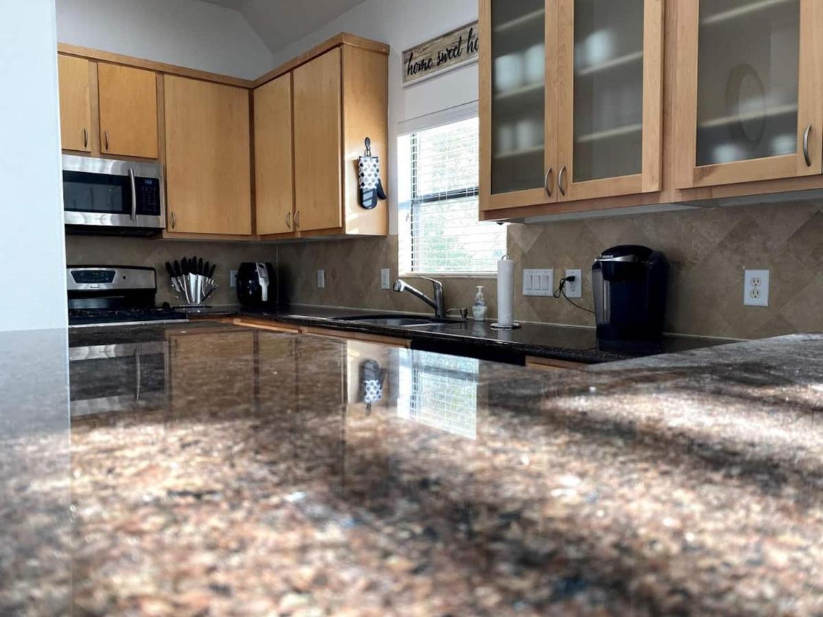 Luxury 3-Story Home In Downtown ヒューストン エクステリア 写真