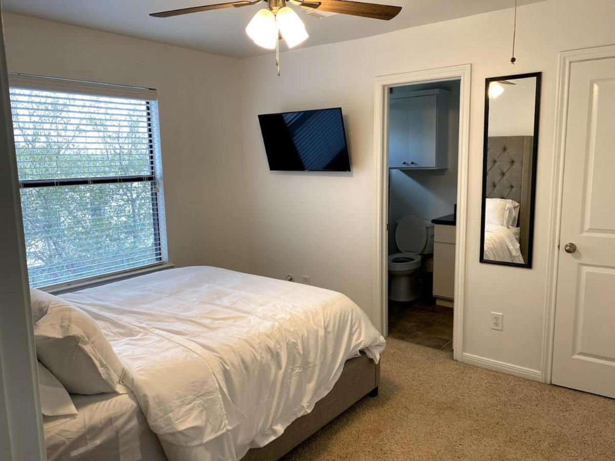 Luxury 3-Story Home In Downtown ヒューストン エクステリア 写真