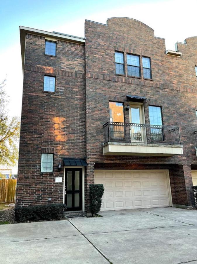 Luxury 3-Story Home In Downtown ヒューストン エクステリア 写真