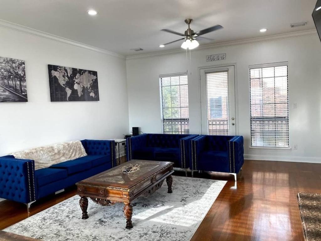 Luxury 3-Story Home In Downtown ヒューストン エクステリア 写真