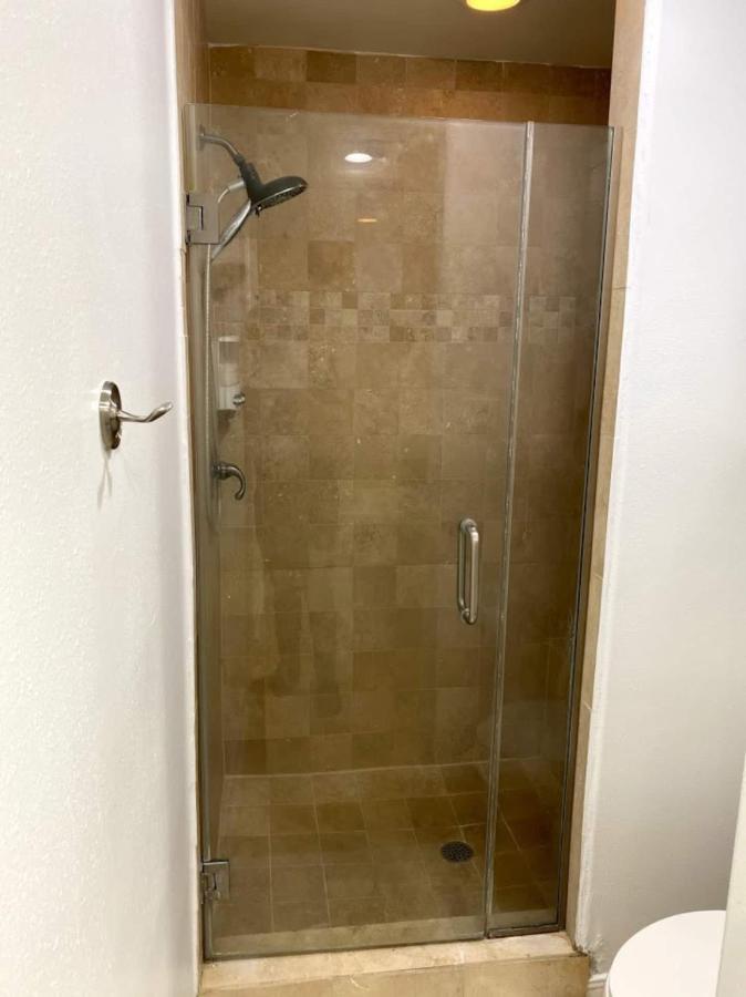 Luxury 3-Story Home In Downtown ヒューストン エクステリア 写真