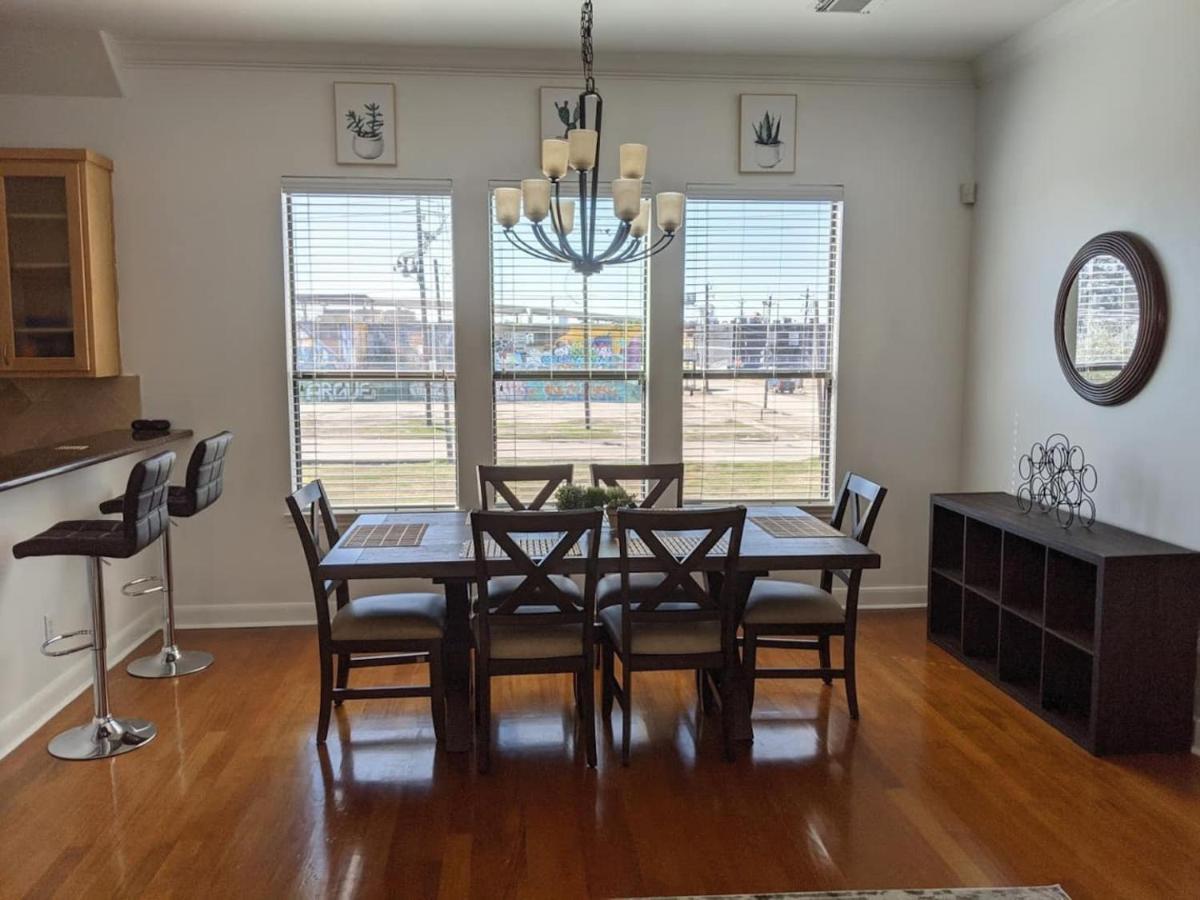 Luxury 3-Story Home In Downtown ヒューストン エクステリア 写真