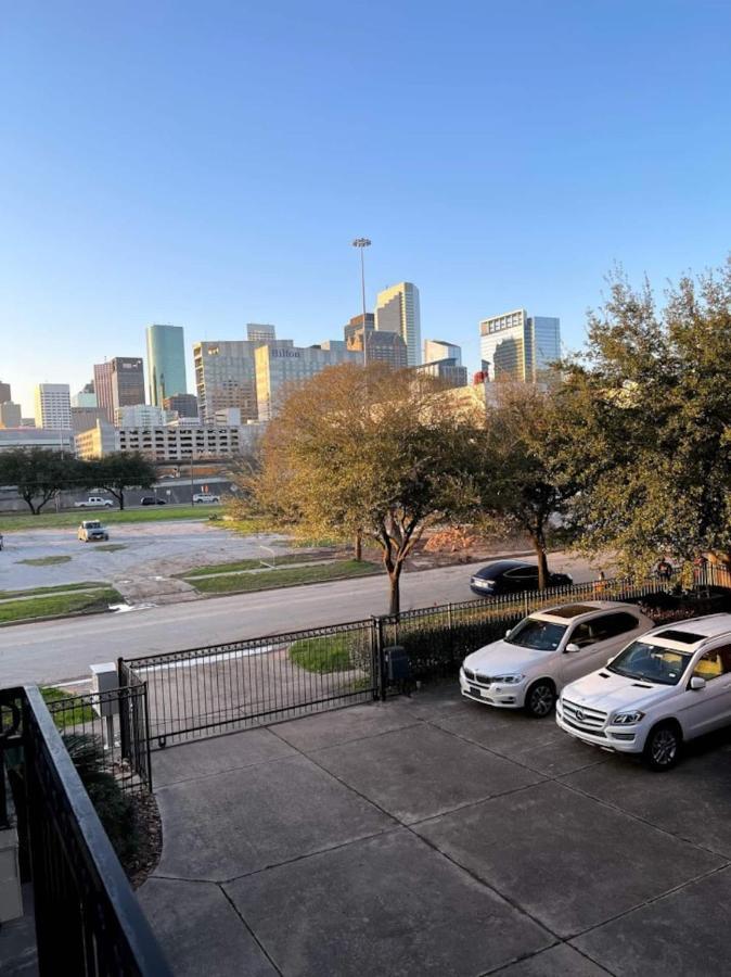 Luxury 3-Story Home In Downtown ヒューストン エクステリア 写真