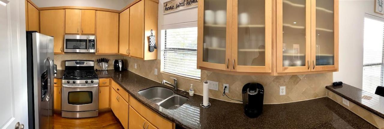 Luxury 3-Story Home In Downtown ヒューストン エクステリア 写真