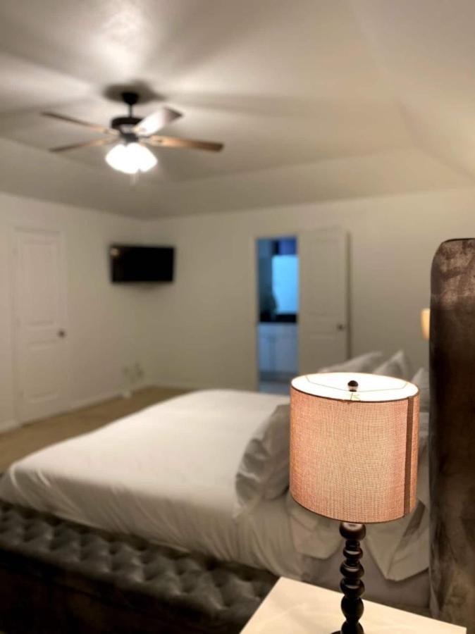 Luxury 3-Story Home In Downtown ヒューストン エクステリア 写真