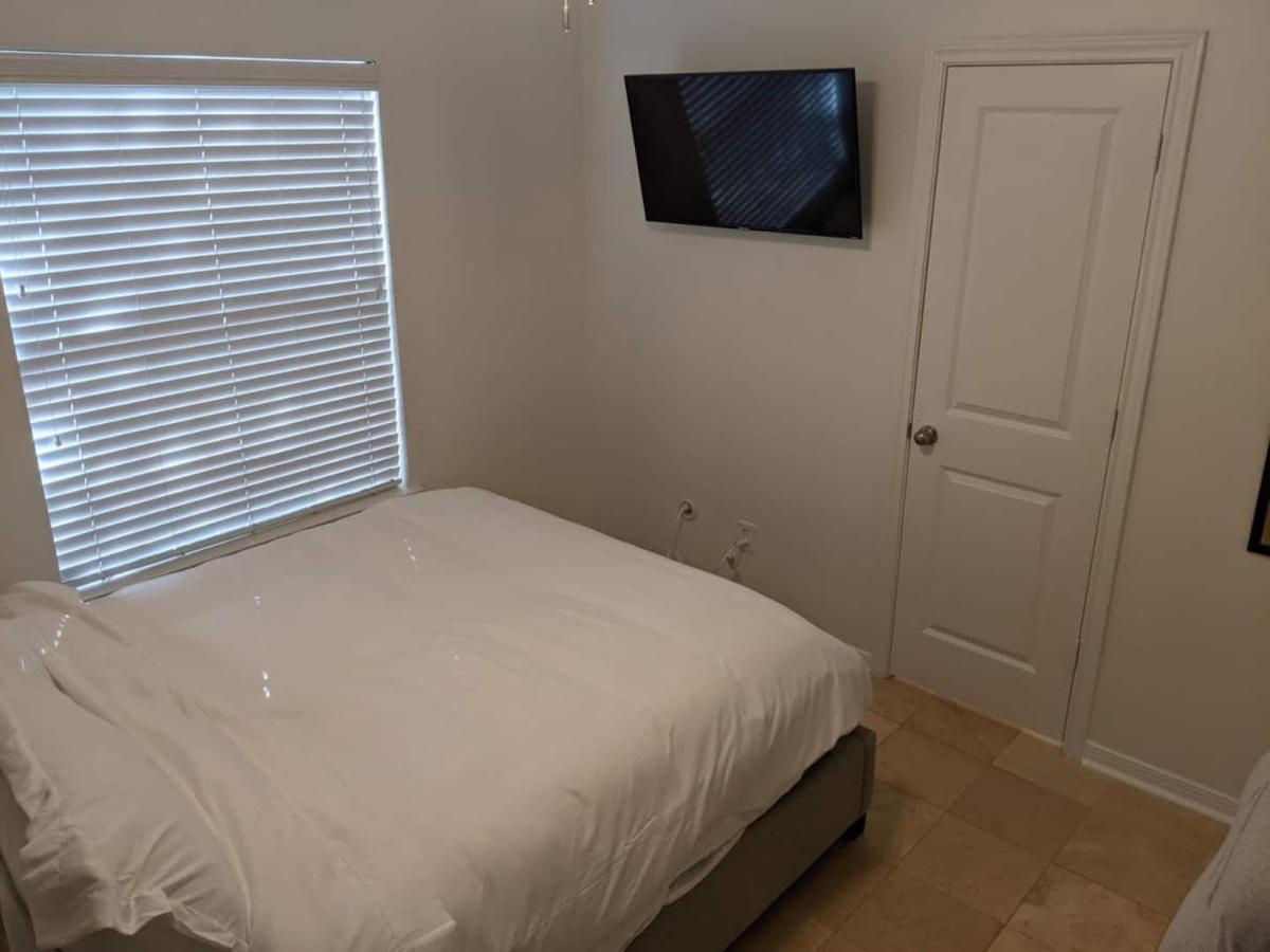 Luxury 3-Story Home In Downtown ヒューストン エクステリア 写真